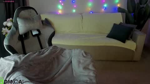 EmilyStevart online show from August 13, 5:10 am