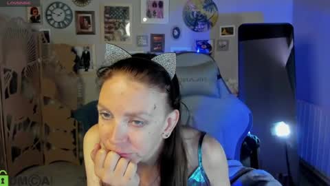 EmilyStevart online show from August 14, 5:22 am