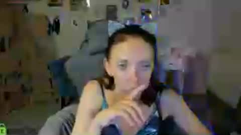 EmilyStevart online show from August 14, 8:40 am