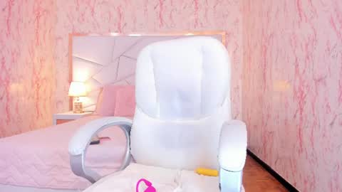 Emily  2200 - 600GMT-5 online show from August 12, 10:34 pm