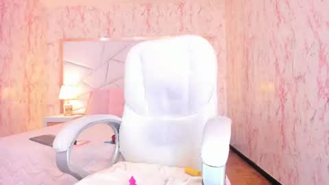 Emily  2200 - 600GMT-5 online show from August 14, 10:46 pm