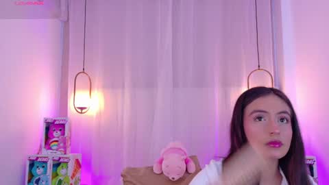 emilyy_bank online show from August 15, 8:13 pm