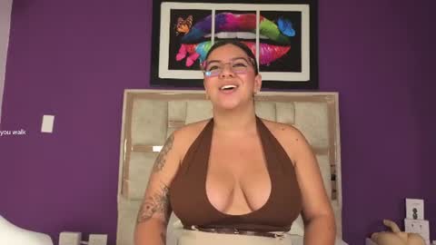 emilyy_cooperr online show from August 3, 1:07 pm
