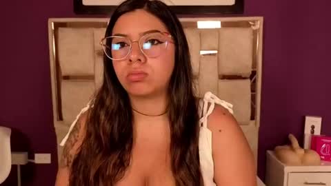 emilyy_cooperr online show from August 15, 1:04 pm