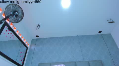 emilyy_r online show from August 5, 9:24 pm