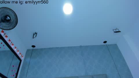 emilyy_r online show from August 14, 10:24 pm