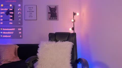 emilyymiller online show from July 31, 7:08 pm