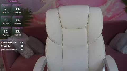 emilyymoon online show from August 1, 11:27 am
