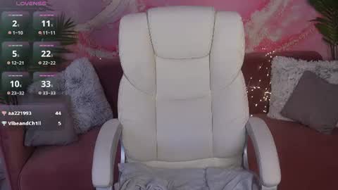 emilyymoon online show from August 5, 1:53 pm