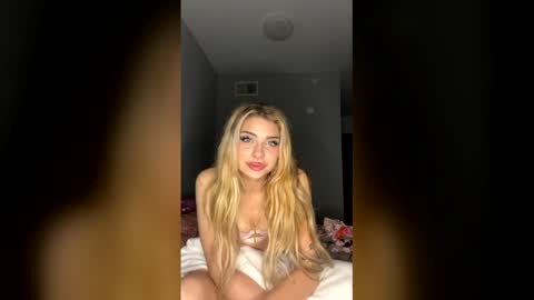 emma409671 online show from June 7, 5:45 am