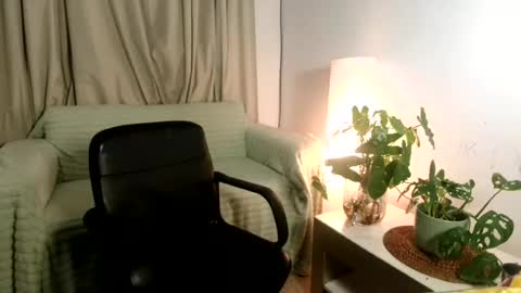 emma______1996 online show from July 8, 9:35 am