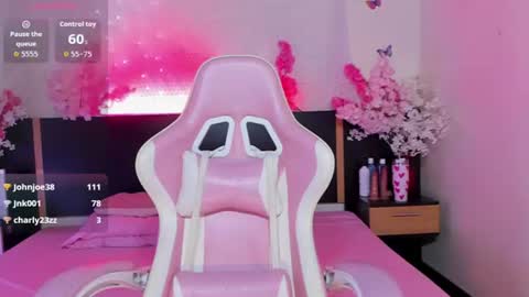 emma_ayala online show from July 31, 7:08 pm