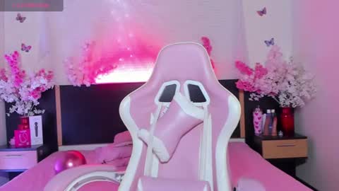 emma_ayala online show from August 8, 6:41 pm