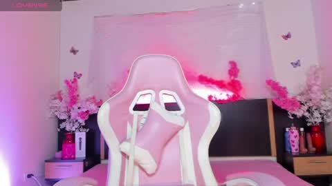 emma_ayala online show from August 10, 7:04 pm