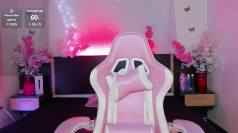 emma_ayala online show from August 12, 7:16 pm