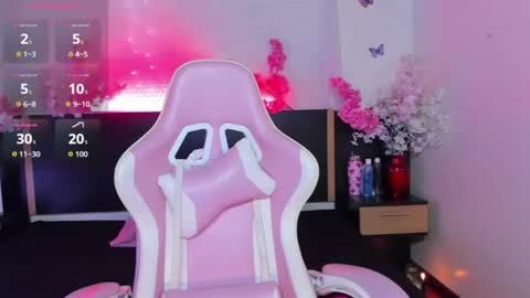 emma_ayala online show from August 12, 8:22 pm