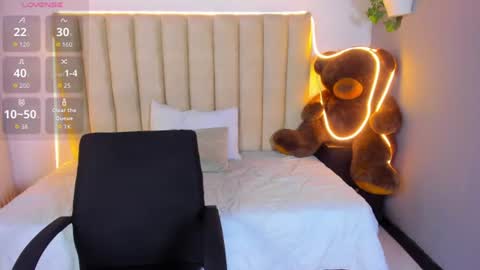 emma_bennet18 online show from August 5, 6:00 am
