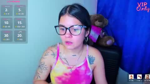 emma_boo_ online show from August 4, 9:45 pm