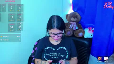 emma_boo_ online show from August 9, 4:52 pm
