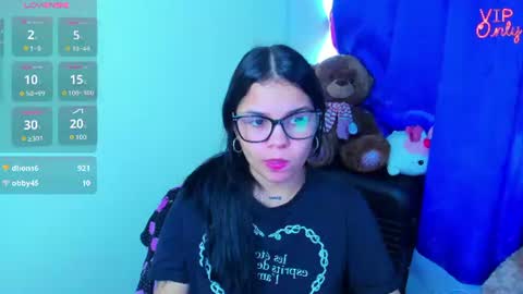 emma_boo_ online show from August 9, 8:10 pm