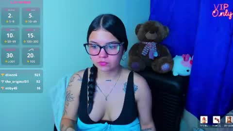 emma_boo_ online show from August 9, 11:50 pm