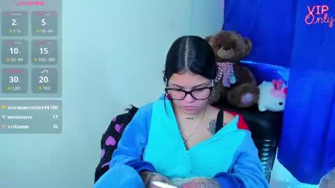emma_boo_ online show from August 10, 5:25 pm