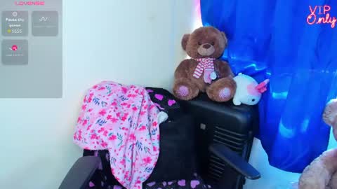 emma_boo_ online show from August 13, 7:39 pm