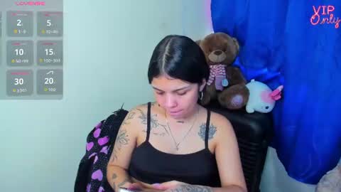 emma_boo_ online show from August 13, 8:45 pm