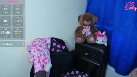 emma_boo_ online show from August 15, 2:43 pm