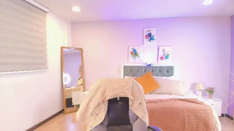 emma_brown_0 online show from August 5, 5:44 pm