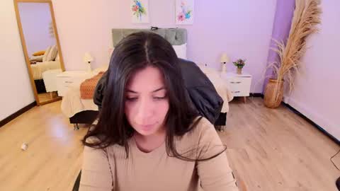 emma_brown_0 online show from August 10, 3:13 pm