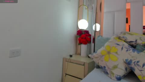 Emma Castillo online show from July 11, 8:59 pm