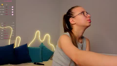 emma_clon online show from July 26, 8:52 am