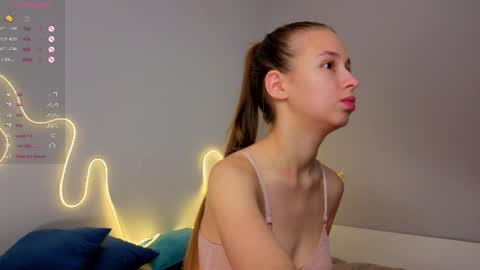 emma_clon online show from August 1, 2:06 am