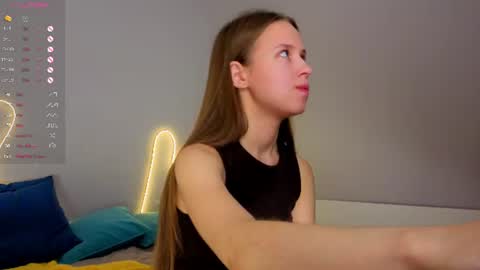 emma_clon online show from August 7, 2:00 am
