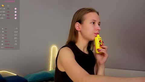 emma_clon online show from August 12, 1:52 am