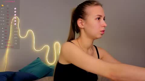 emma_clon online show from August 14, 5:00 am