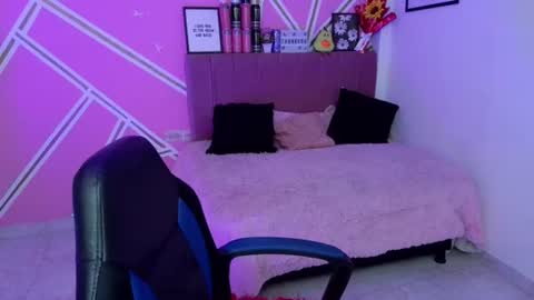 emma_conty online show from August 7, 1:22 pm