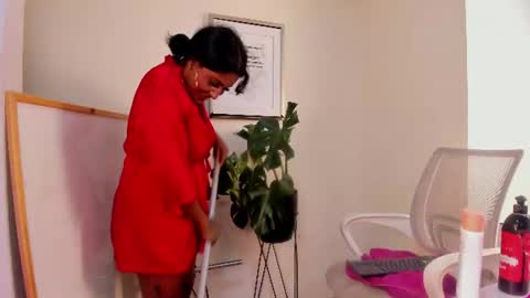 emma online show from August 9, 3:35 pm