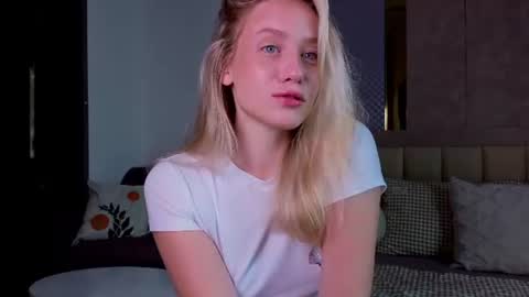 Emma online show from August 18, 1:11 am