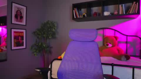 Emma online show from August 3, 10:06 pm