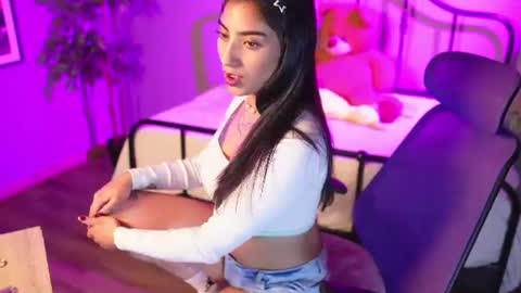 Emma online show from August 8, 9:15 pm