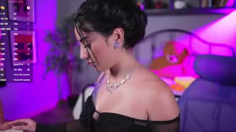 Emma online show from August 11, 11:40 pm
