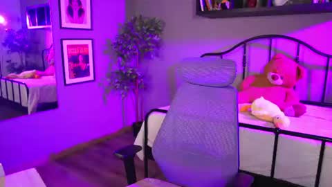 Emma online show from August 13, 8:45 pm