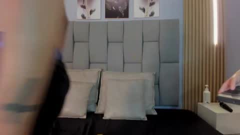 emma_n_sean online show from August 11, 9:39 pm