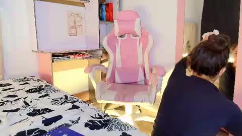 Emma online show from August 13, 7:44 am