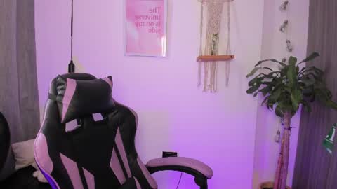Emma online show from June 17, 4:39 pm