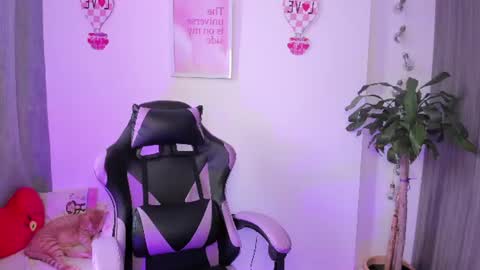 Emma online show from June 18, 4:29 pm