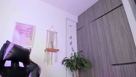 Emma online show from June 25, 9:18 pm