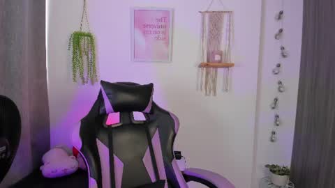 Emma online show from August 11, 5:26 pm